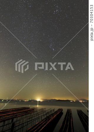 星景写真　瀬戸内の空に輝くオリオン座 70304153
