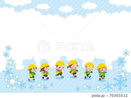 雪の街を元気に駆け抜ける幼稚園キッズグループのイラストのイラスト素材 雪の街を元気に駆け抜ける幼稚園キッズグループのイラストのイラスト素材