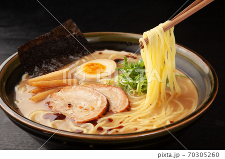 豚骨醤油ラーメン 豚骨醤油ラーメン 70305260