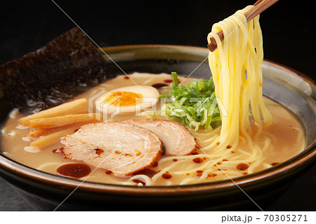 豚骨醤油ラーメン 70305271