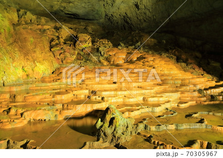 【山口県】秋芳洞の百枚皿 【山口県】秋芳洞の百枚皿 70305967