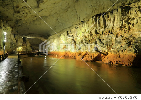 【山口県】秋芳洞の青天井 【山口県】秋芳洞の青天井 70305970