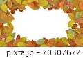 枯葉のフレーム 70307672
