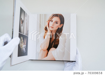 hands in white gloves flipping through photo book hands in white gloves flipping through photo book 70309658