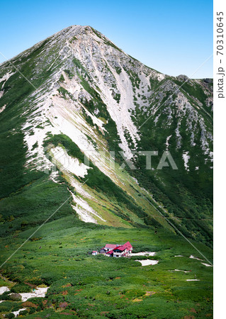 山荘とその先の鷲羽岳 山荘とその先の鷲羽岳 70310645