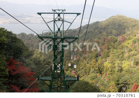 広島県　秋　安芸の宮島　弥山　ロープウェー 70310761