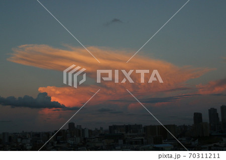 夕方の空と雲 夕方の空と雲 70311211
