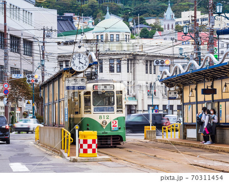 函館市内を走る路面電車 70311454