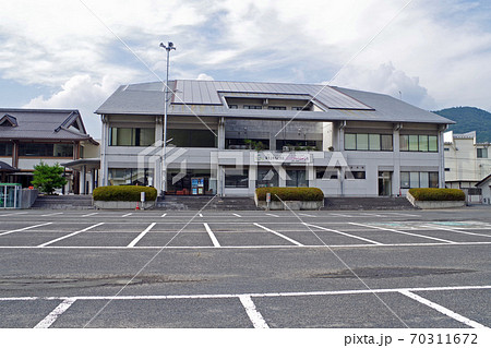 広島県世羅町の役場庁舎の景色 広島県世羅町の役場庁舎の景色 70311672