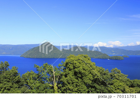 北海道洞爺湖町の月浦展望台から望む洞爺湖 70311701