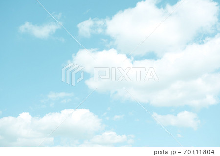 自然風景 雲のある空 自然風景 雲のある空 70311804
