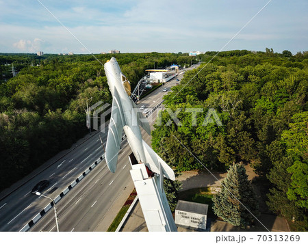 view top.monument to pilots Park and  urban forest 70313269