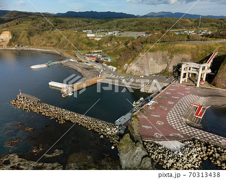 北海道乙部町で元和台海浜公園の風景を空撮 70313438