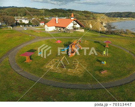北海道乙部町で元和台海浜公園の風景を空撮 70313447