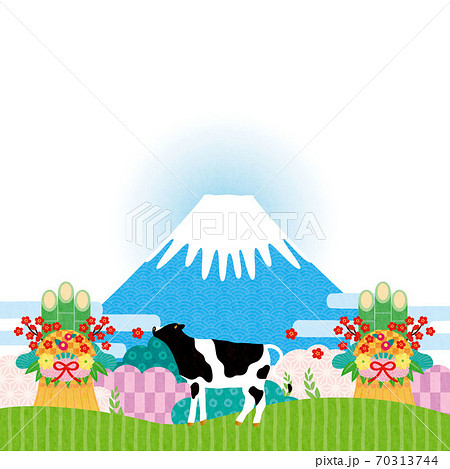 素材-お正月イメージの富士山と牛1テク 70313744