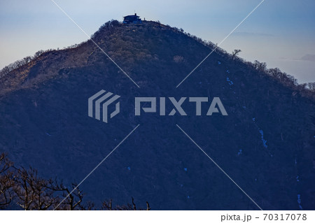 丹沢山から見る塔ノ岳山頂 70317078