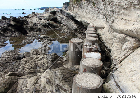 三浦・岩礁の道　毘沙門湾への道 70317566