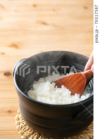 土鍋で炊いたご飯 70317587