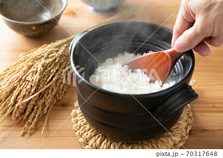 土鍋で炊いたご飯 70317648