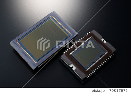 フルサイズとAPS-CサイズのCMOSイメージセンサー 70317672