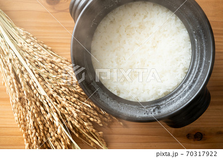 土鍋で炊いたご飯 70317922