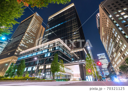 日本の東京都市景観 再開発で姿を現した銀行会館(全国銀行協会)などを望む 日本の東京都市景観 再開発で姿を現した銀行会館(全国銀行協会)などを望む 70321125