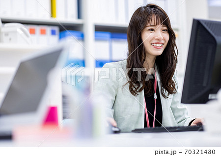 事務職の女性イメージ 70321480