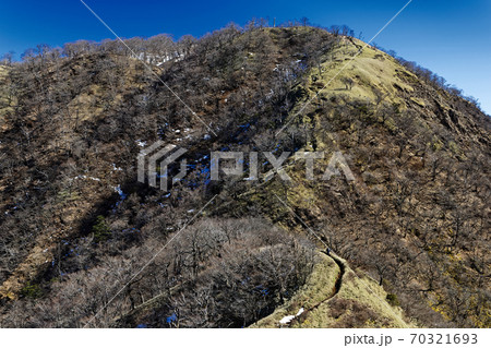 不動ノ峰から見る丹沢山への登山道 不動ノ峰から見る丹沢山への登山道 70321693