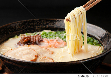 とんこつラーメン とんこつラーメン 70323556