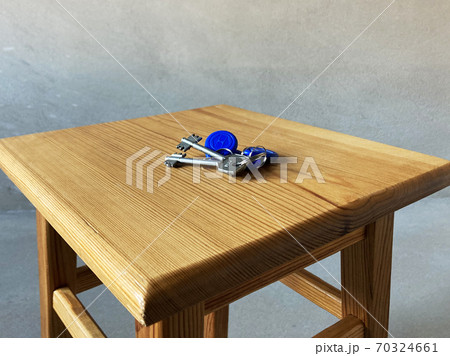 Keys on the tabouret 70324661