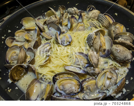 Close up shot of delicious clam pasta 70324868