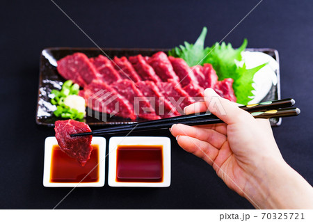馬刺　馬肉【九州・熊本，信州・長野の郷土料理】 70325721