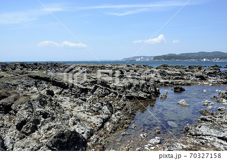 潮が引いた磯 70327158