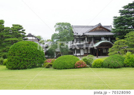 栗林公園の建物の景色 70328090