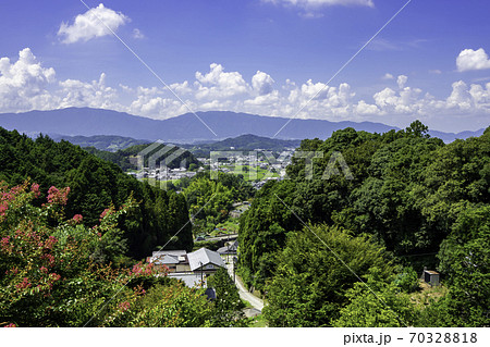 明日香の町並み 岡寺から望む 奈良県明日香村 明日香の町並み 岡寺から望む 奈良県明日香村 70328818