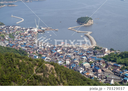 高台から眺めた鞆の浦の景色 70329037