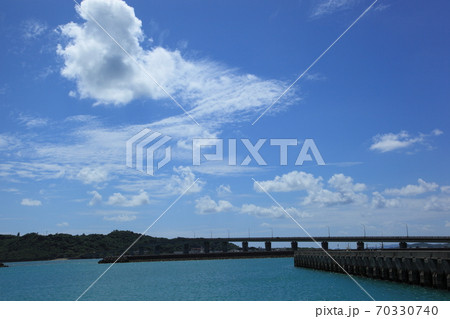 沖縄・海中道路～　離島と空と海 70330740