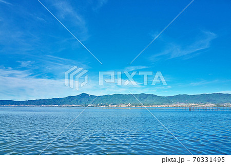 【琵琶湖の湖畔 (蜃気楼)】 撮影場所:滋賀県守山市木浜町 【琵琶湖の湖畔 (蜃気楼)】 撮影場所:滋賀県守山市木浜町 70331495