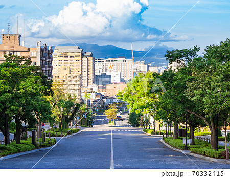 函館の坂道　二十間坂 70332415