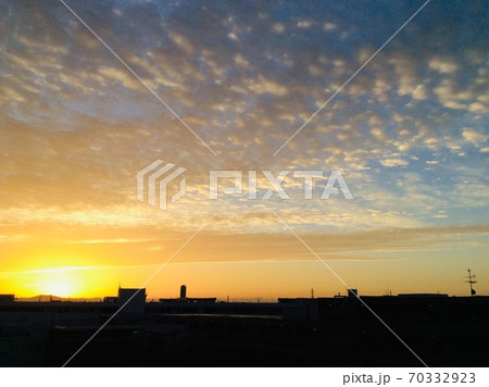 都市の夜明け 70332923