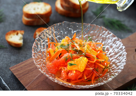 オレンジとピンクグレープフルーツのキャロットラぺ オレンジとピンクグレープフルーツのキャロットラぺ 70334042