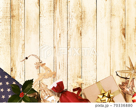 クリスマスをイメージしたヴィンテージ風の背景- 複数のバリエーションがあります クリスマスをイメージしたヴィンテージ風の背景- 複数のバリエーションがあります 70336880