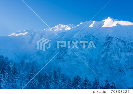 富良野極寒の雪山 富良野極寒の雪山 70338222