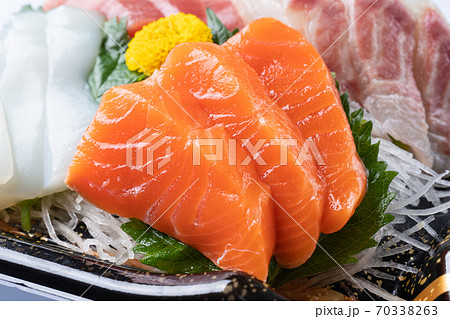 サーモンのお刺身 サーモンのお刺身 70338263