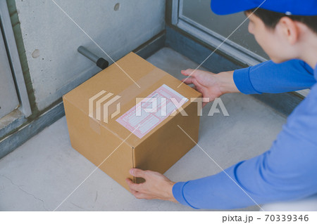 置き配 置き配 70339346