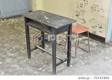 日本の白くて古くて美しい木造建築 70342860