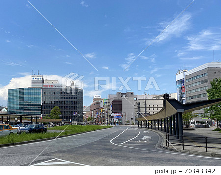 大分駅前ロータリーと市街地 70343342