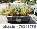 車に咲く花 70343756