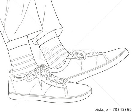 スニーカーを履いた足元の線画のイラスト素材
