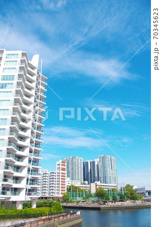 天王洲橋から望む都内の街並み 天王洲橋から望む都内の街並み 70345623